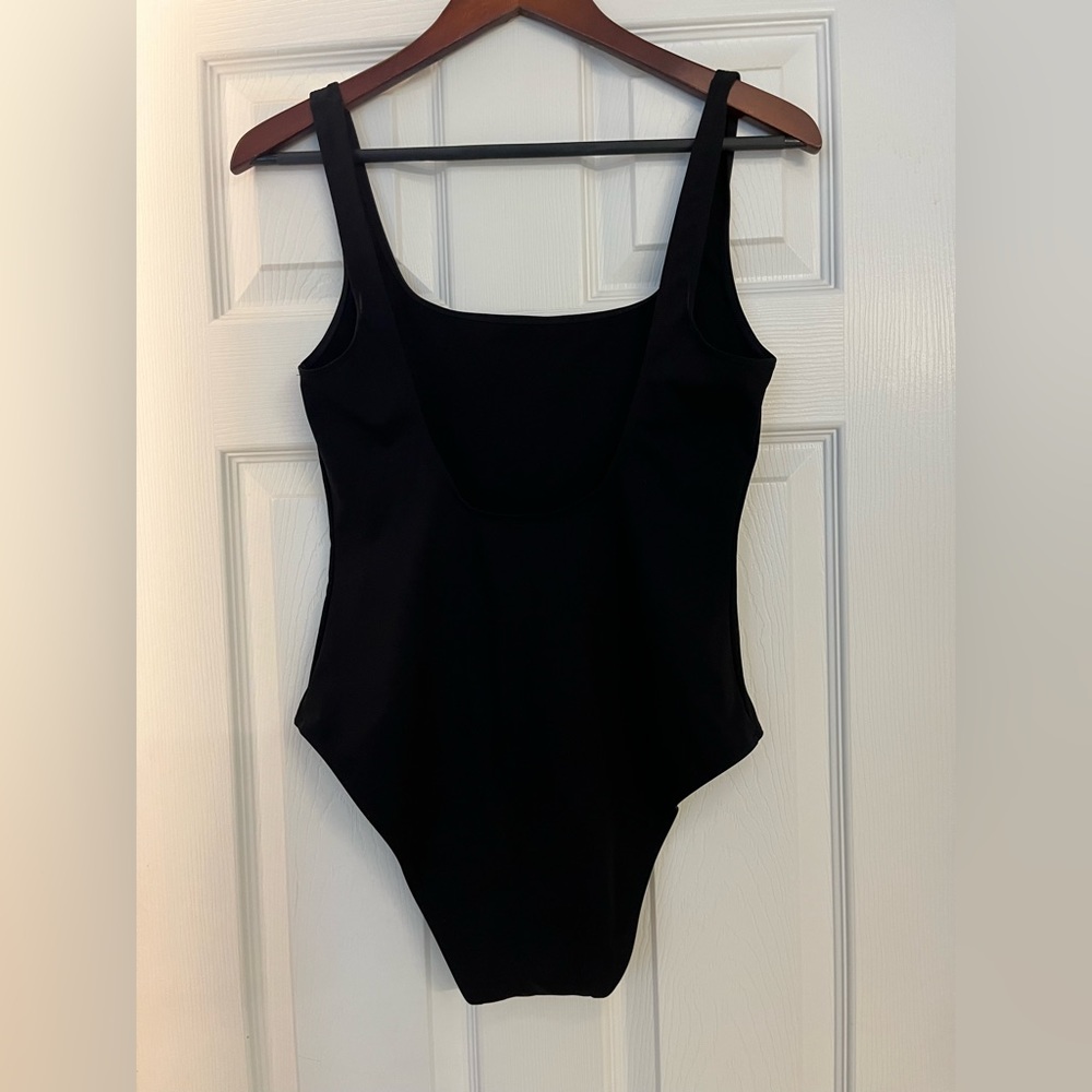 Aritzia Baraton swim suit! Great condition!